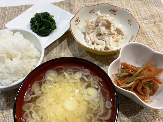 後期つわりを乗り切る方法はこまめな食事